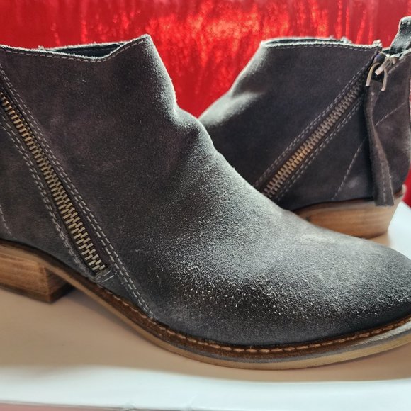 Used‎ Gray Dolce Vita Sibil Size 7.5 Suede Ankle Boots - Picture 2 of 11